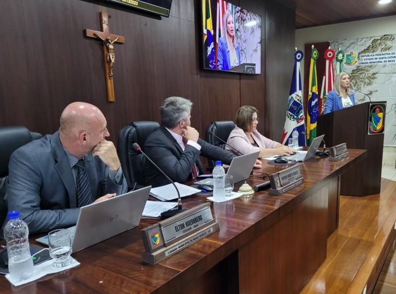 Câmara recebe conselheira nacional de autismo para conversar sobre o tema