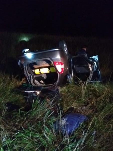 Veículo capota na rodovia BR-101, em Sangão