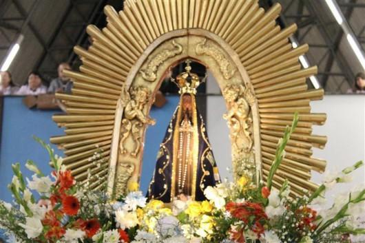 Celebração em devoção à padroeira do Brasil reúne centenas de fiéis na Próspera