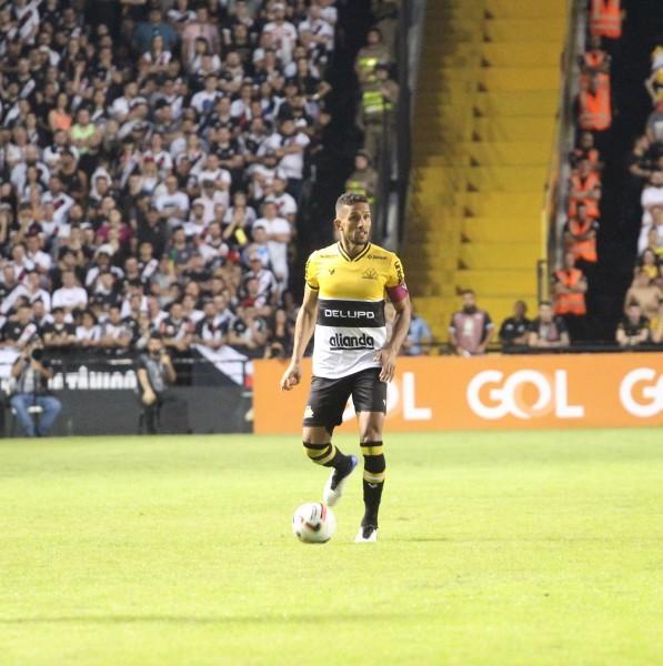 Zagueiro Rodrigo confirma que está tratando de renovação com o Criciúma 