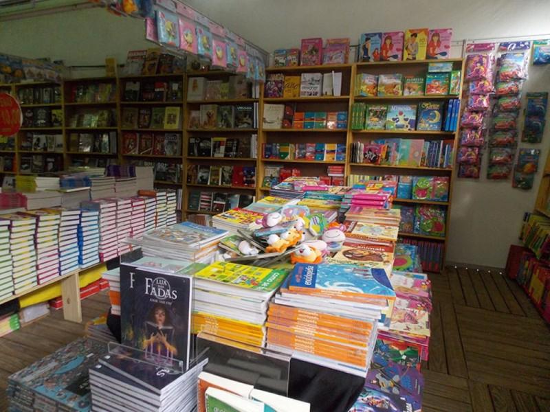 Feira do livro vende mais de 2 mil exemplares no 1º dia