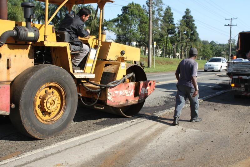 Prefeitura realiza operação tapa-buracos