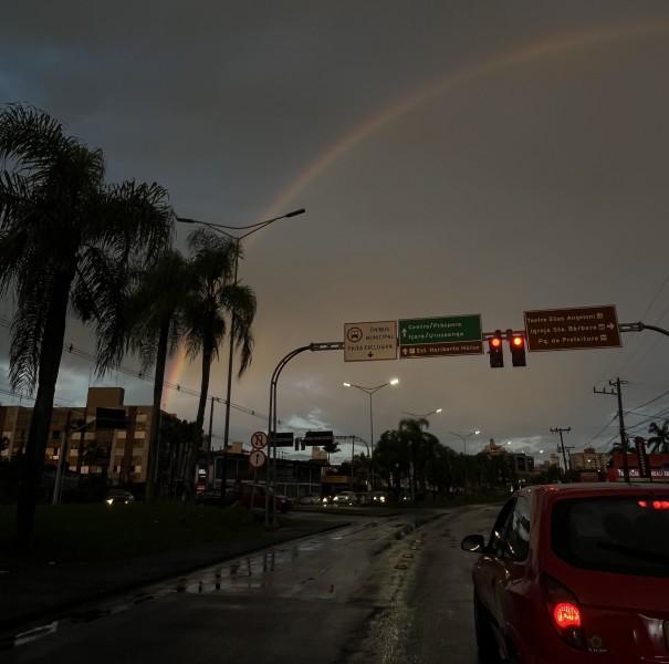 Avanço de frente fria deve provocar temporais e chuva volumosa em SC