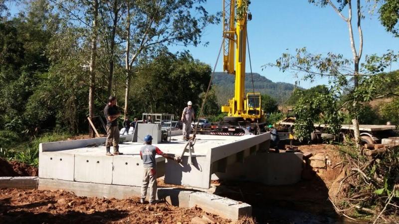 Ponte de concreto é instalada pela Defesa Civil Estadual
