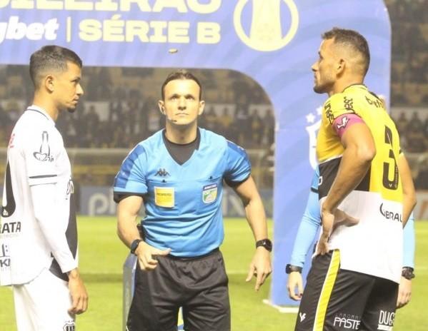 Árbitro Caio Max Augusto Vieira apita Criciúma e Vitória pela Série B