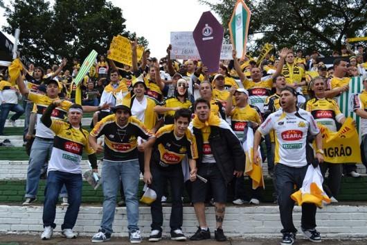 De ônibus, carro ou de van, eles foram até a Arena Condá