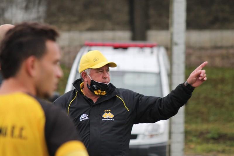 Roberto Cavalo esboça time para enfrentar o Brusque e quebrar tabus nesta segunda-feira