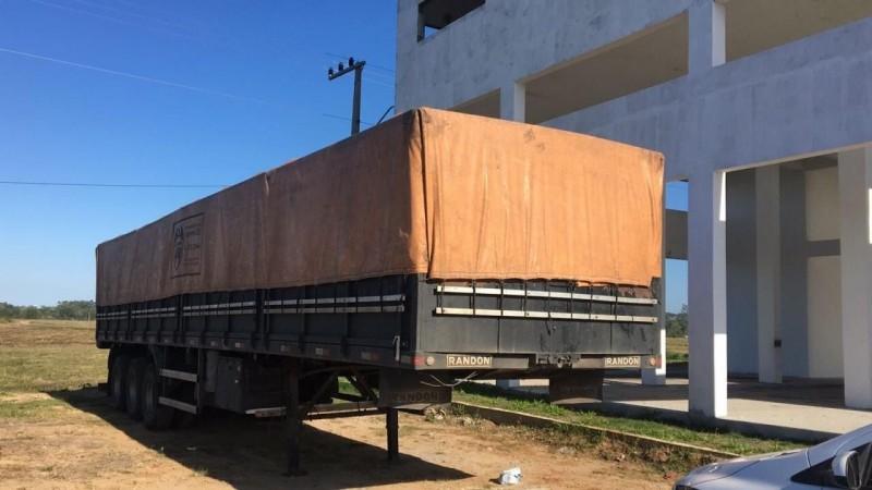 Carreta roubada é encontrada por proprietário em posto de combustível na BR-101