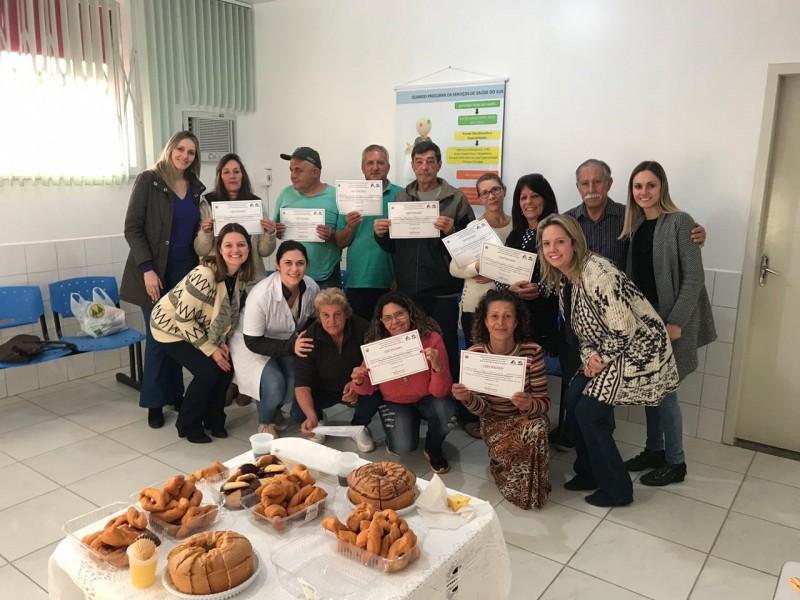 Participantes do grupo de Tratamento do Tabagismo de Siderópolis recebem certificados