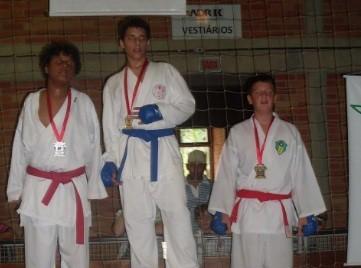 Cocal do Sul tem 14 medalhas na 3ª etapa do Estadual de Karatê