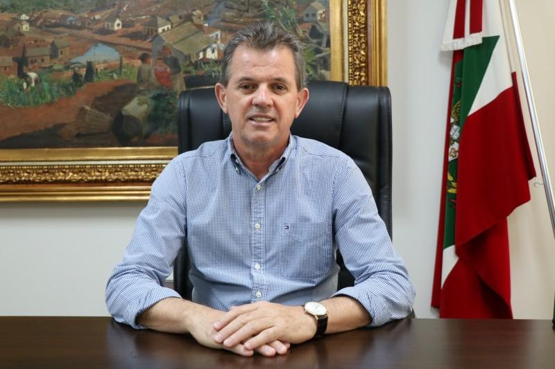 Frigo anuncia redução de 30% de seu salário e do vice em Nova Veneza