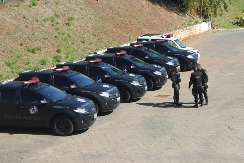 Drogas e arma apreendidas e veículos autuados no primeiro dia de operação