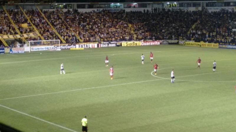 Jogo intenso, casa lotada mas derrota para o Atlético