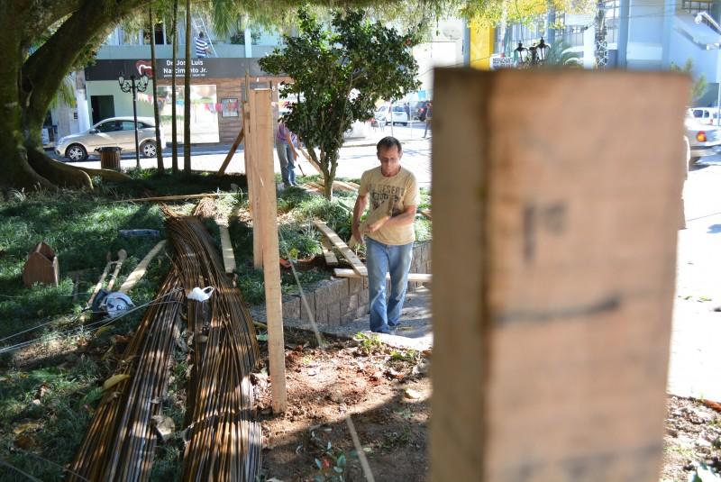 Iniciam as obras de revitalização da Praça Anita Garibaldi