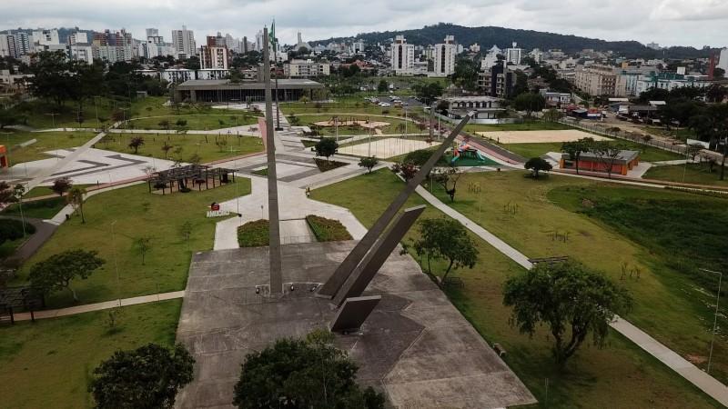 Contato com a natureza incentiva a revitalização do lago do Parque Municipal Prefeito Altair Guidi