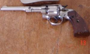 Prisão por porte ilegal de arma de fogo em Araranguá