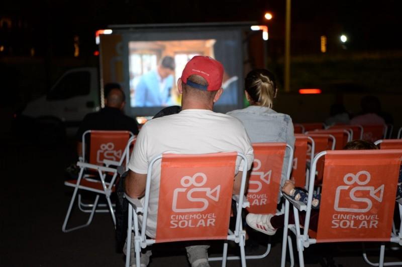 Cinema itinerante promove cultura e lazer para cidades de SC; Criciúma e Tubarão estão na agenda