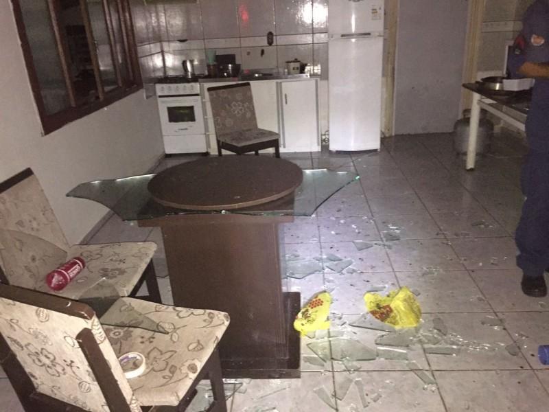 Morador tenta atear fogo em sua própria residência
