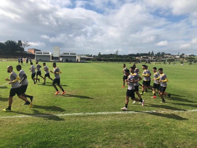 Criciúma viaja para Goiânia e Gilson Kleina não revela atletas relacionados 