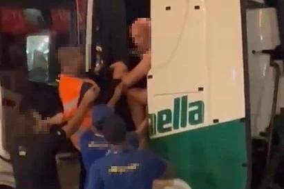 Vídeo: motorista de transportadora do Sul de SC é agredido em posto de combustíveis