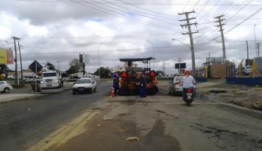 Operação tapa-buracos deixa trânsito lento na SC-445 