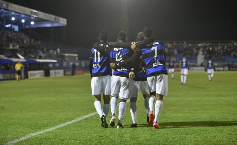 Atlético Tubarão perde de virada para o Novo Hamburgo