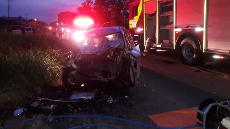 Atualizada: grave acidente deixa condutor preso nas ferragens, em Urussanga