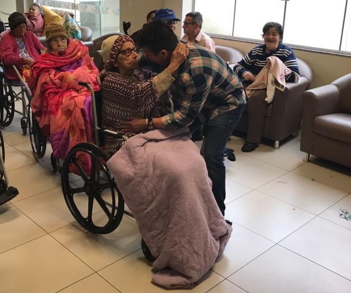 Grupo 299 leva diversão e solidariedade ao Asilo São Vicente