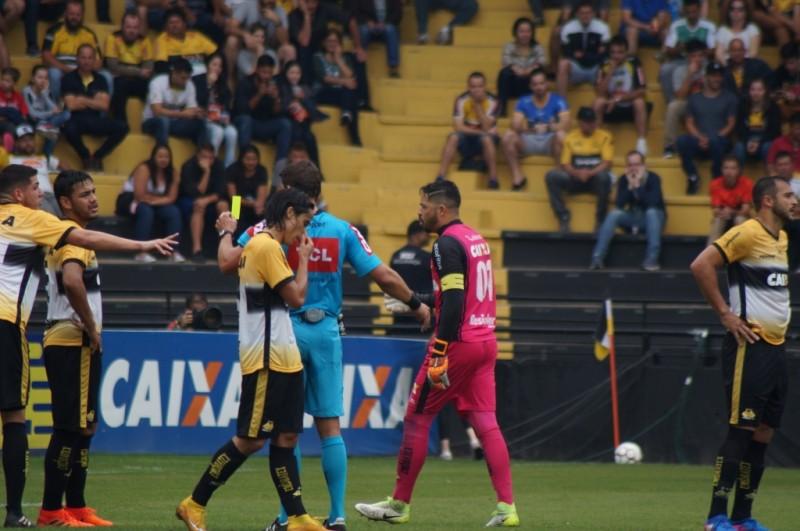 A arbitragem fez a diferença na derrota do Tigre