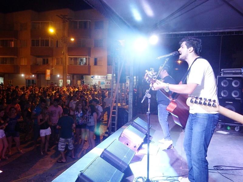 Shows iniciam no Balneário Arroio do Silva 