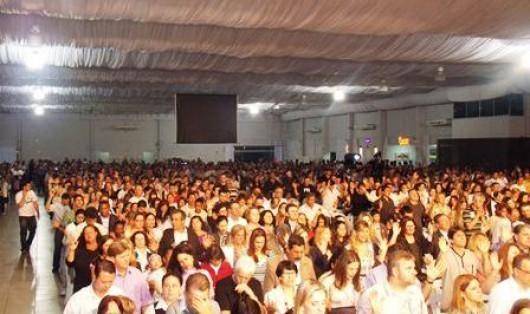 Quatro mil pessoas no culto da Bênção da Família