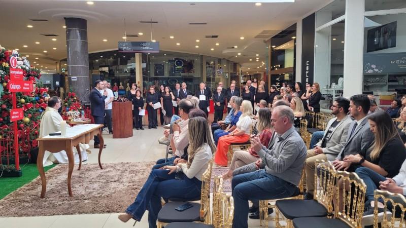 Farol Shopping celebra 16 anos com missa de ação de graças