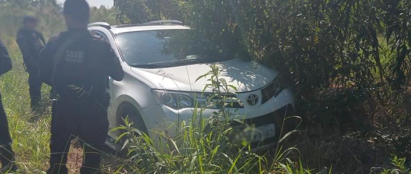 Carro roubado durante assalto à mão armada é localizado abandonado em Criciúma