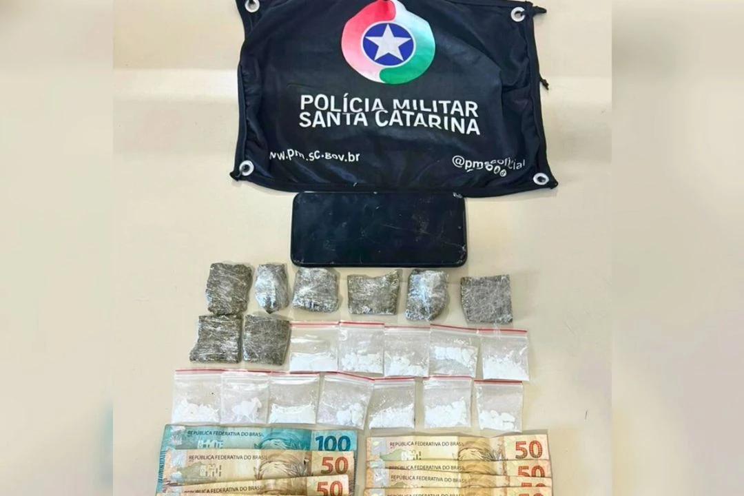 Adolescente é apreendido após ser flagrado vendendo drogas em Tubarão