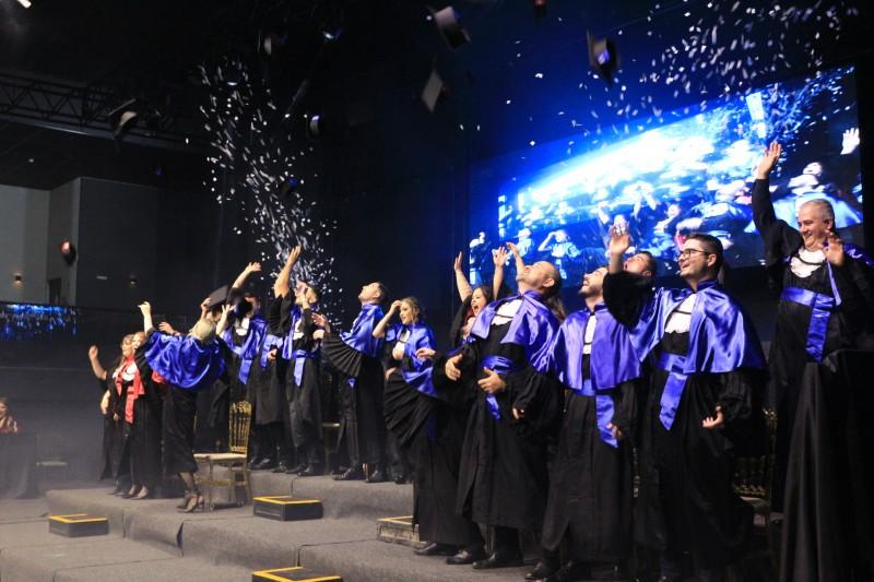 Formados da UniSatc celebram conquista do diploma 