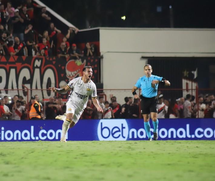 Tigre x Dragão: árbitro relata em súmula que gandula tentou ajudar na formação de barreira no gol do Tigre