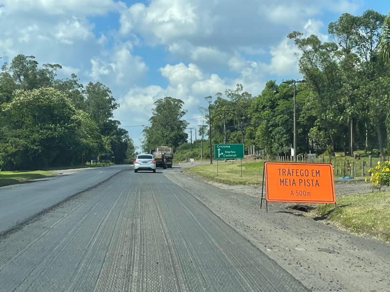 Pare e siga: obras de recuperação da pista deixam trânsito lento e geram filas entre Criciúma e Siderópolis