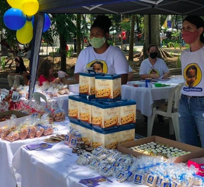 Thobias na Praça: família arrecada R$ 3,6 mil durante ação 