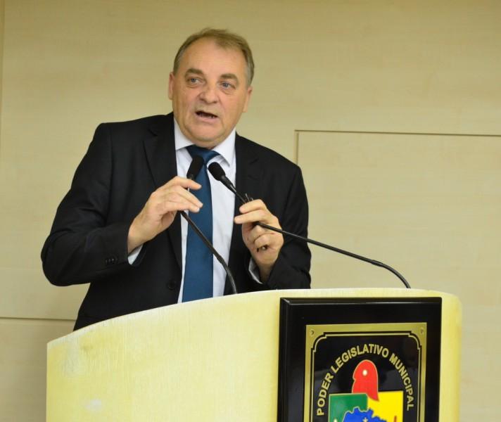 Em busca de candidato para deputado federal