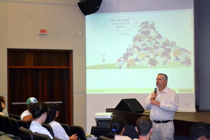 Evento debate inclusão social e qualidade de vida dos catadores de lixo