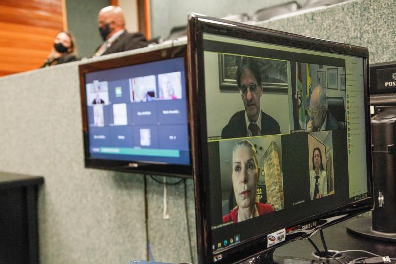 Incidência de melanoma em SC debatida em reunião na Alesc