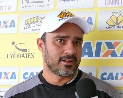 Auxiliar pede Criciúma jogando com inteligência contra o Fortaleza