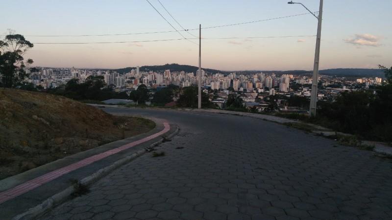 Mina do Mato: moradores reclamam de aglomeração de pessoas na rua Antônio Caciatori