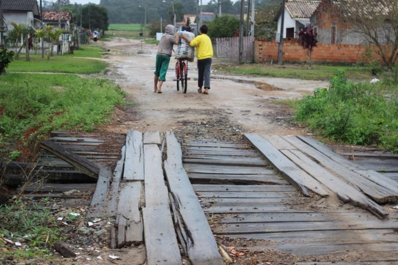 Intransitáveis, ruas são problemas no bairro Linha Anta