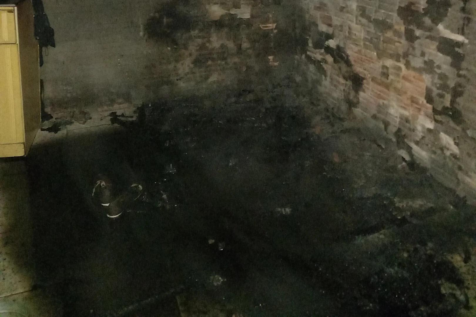 Bombeiros combatem incêndio em residência em Morro da Fumaça