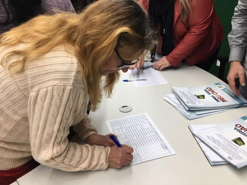 Administração Municipal entrega escrituras a 72 famílias de Criciúma