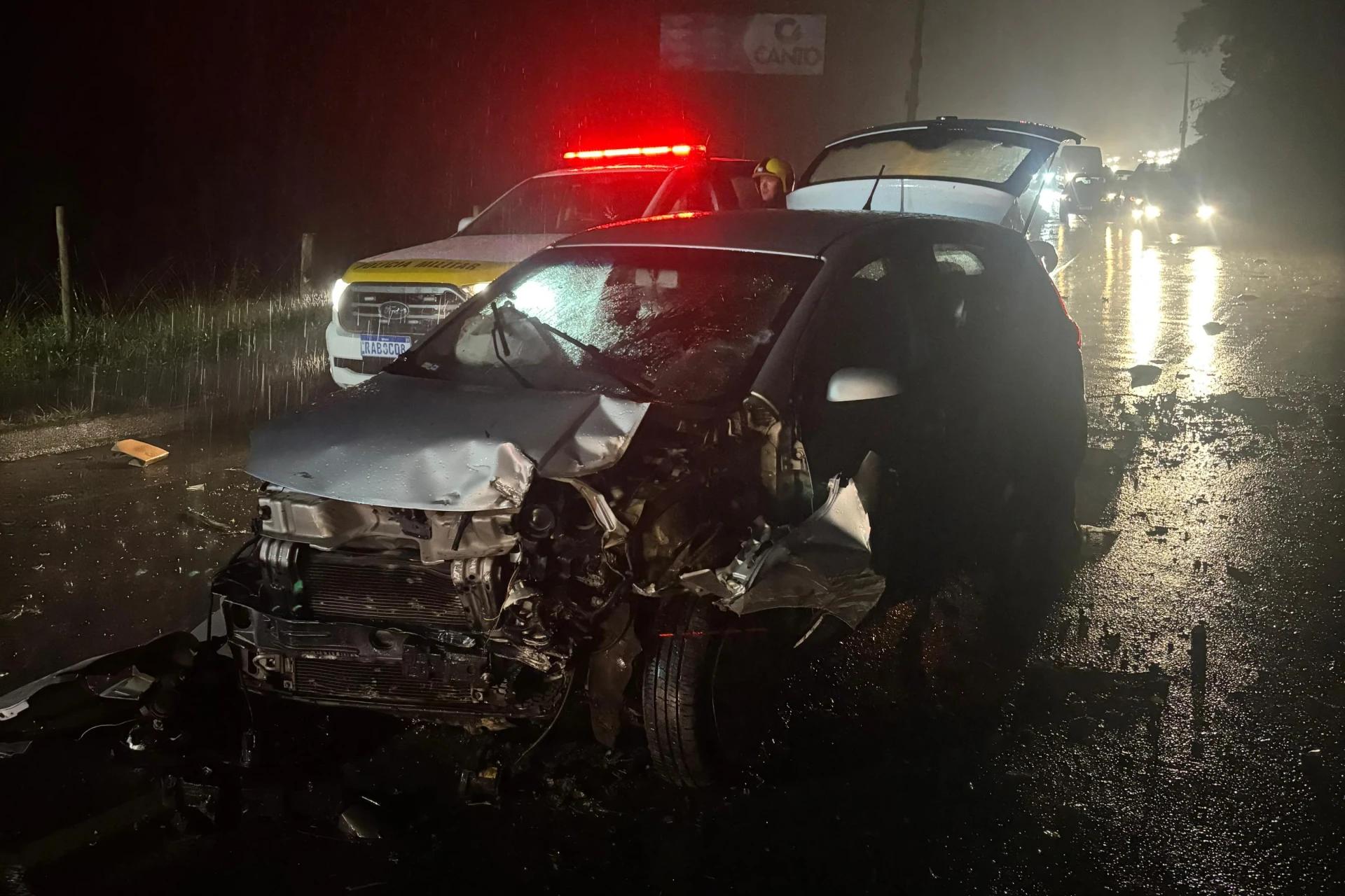 Acidente de trânsito deixa quatro pessoas feridas na SC-108