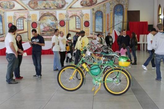 Colecionadores de bicicletas antigas se reúnem em Nova Veneza