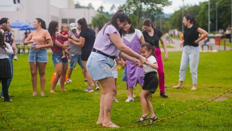 Workshop de dança e apresentação teatral estão entre atrações do Domingo no Parque de Dia das Mães