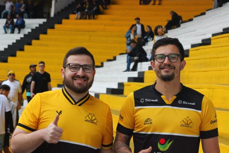 Galeria de fotos: torcida comemora vitória do Tigre